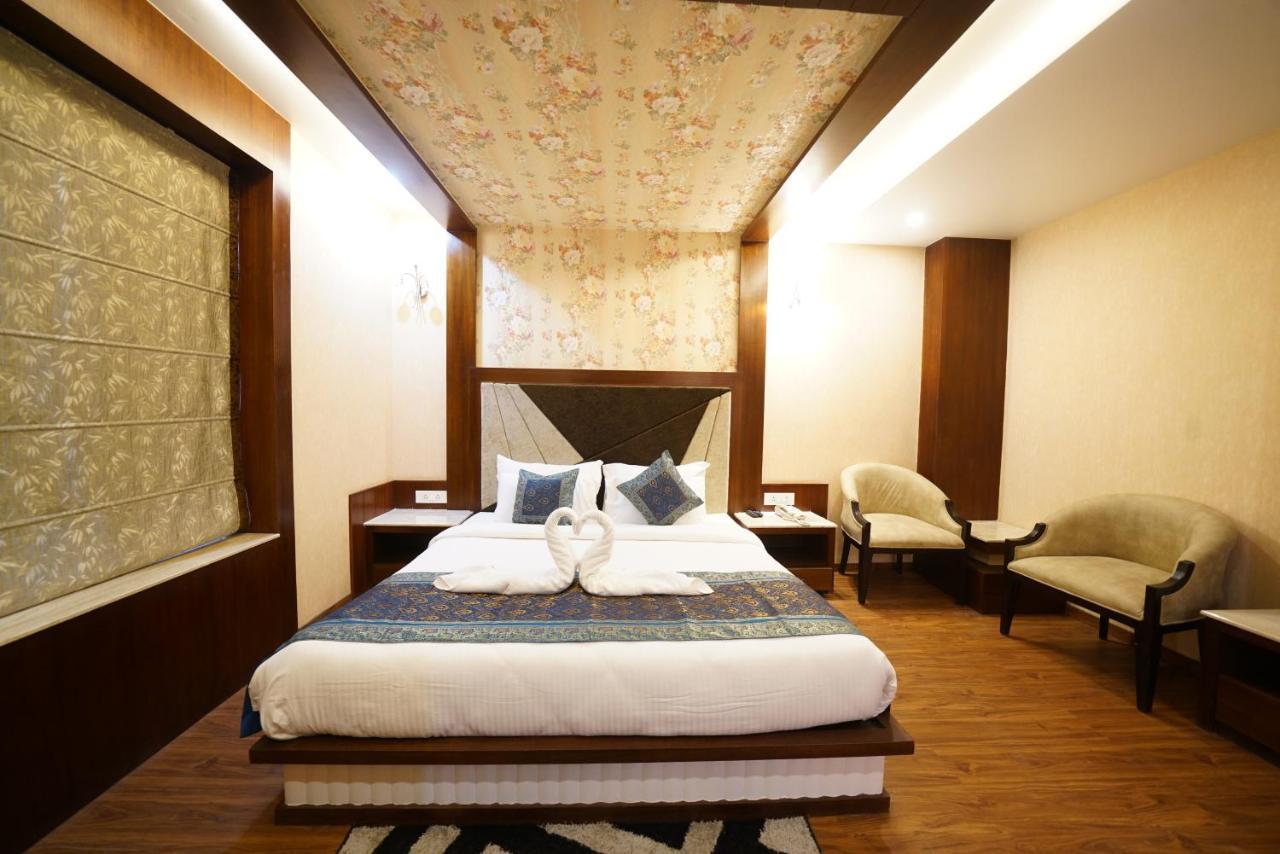 Square Inn Hotel,Varanasi Exterior photo