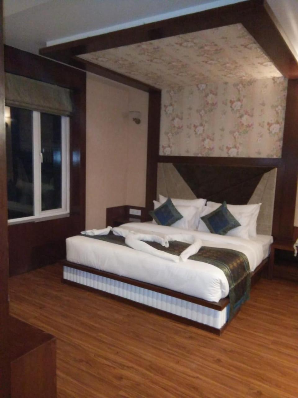 Square Inn Hotel,Varanasi Exterior photo