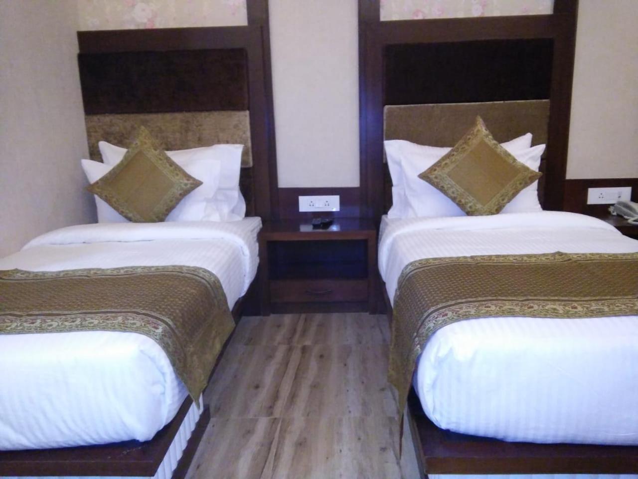 Square Inn Hotel,Varanasi Exterior photo