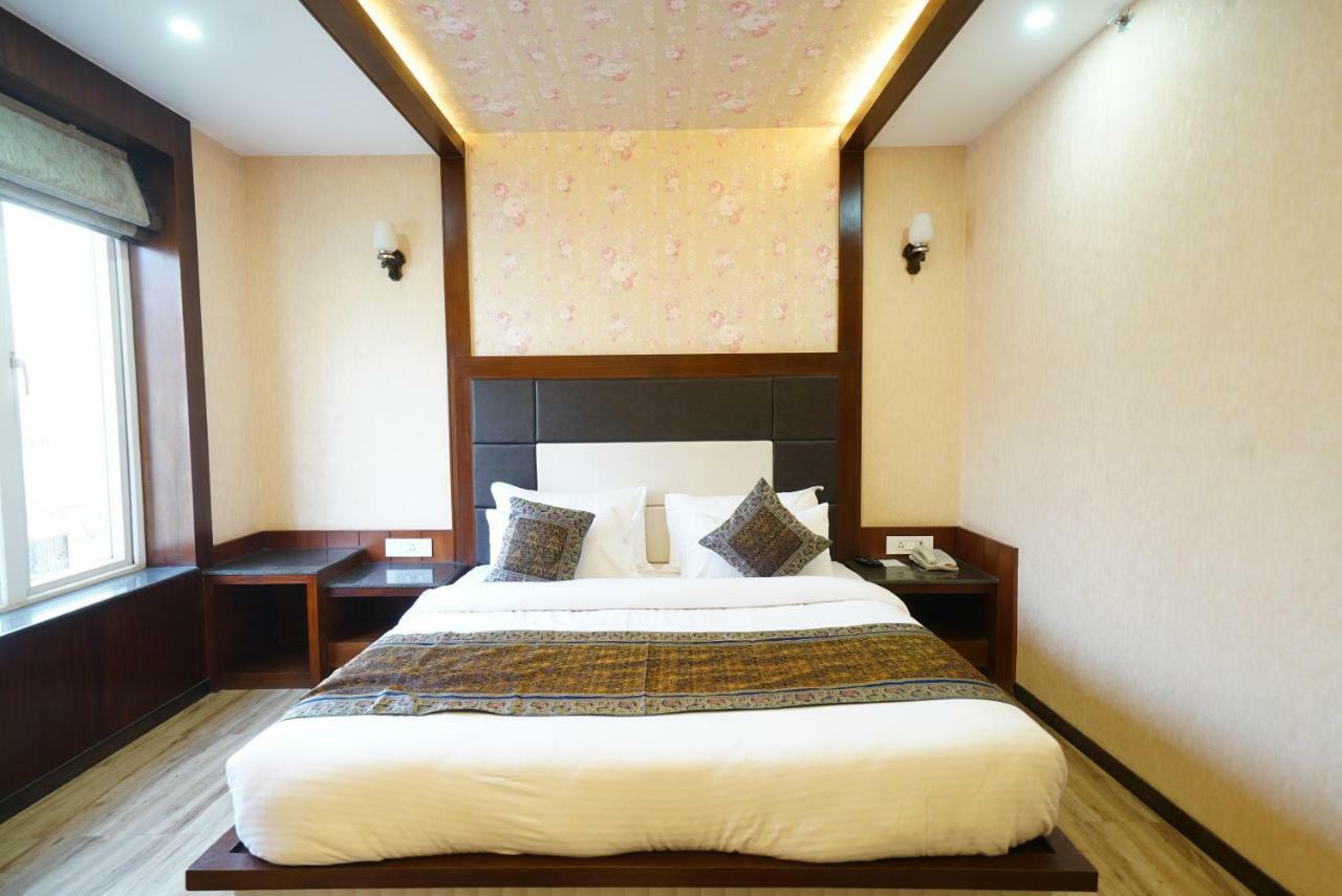 Square Inn Hotel,Varanasi Exterior photo